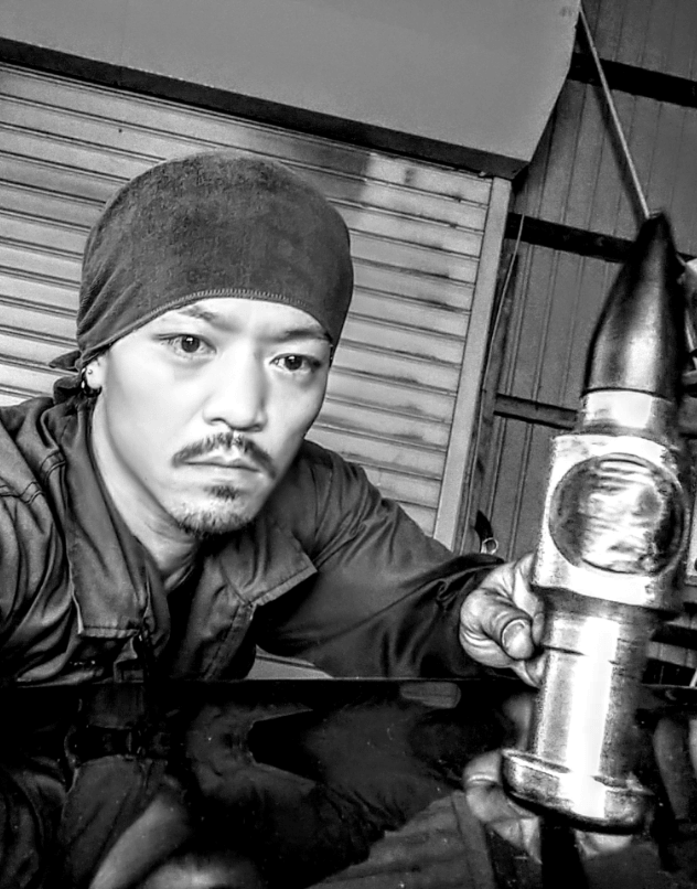 再塗装なしで愛車を蘇らせる、デントリペアの専門家